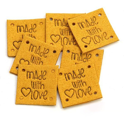 MADEWITHLOVE tábla - négyzet - 2,5x2,5 cm - mustár